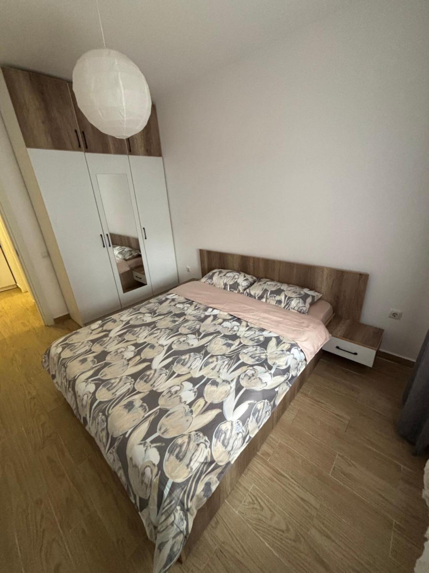 Militari Comfort Apartment Roşu Buitenkant foto